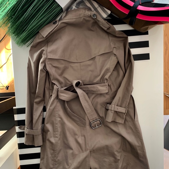 (New) Burberry Midi Trench Coat - Picture 3 of 8